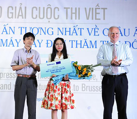 Вручены призы победителям викторины "Самое глубокое впечатление, которое произвела на вас Европа"